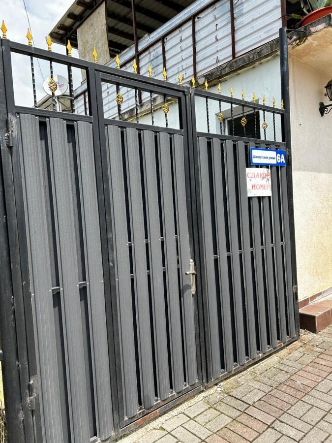 Na Shapsug Guest House Gagra Exterior foto